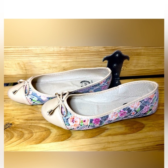 2 PAIR of P & W round toe ballet flats Black & cream lace floral w/ bow 605 - Picture 10 of 14